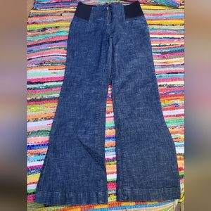 High waist, elastic sides, jeans